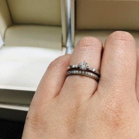 【RosettE(ロゼット)の口コミ】 一目惚れでした！
形、デザイン、つけた感じも全て良かったです。
指輪の…