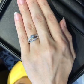 【エクセルコダイヤモンド(EXELCO DIAMOND)の口コミ】 ダイヤモンドと台座のデザインが好みすぎて、他のブランドも考えていまし…