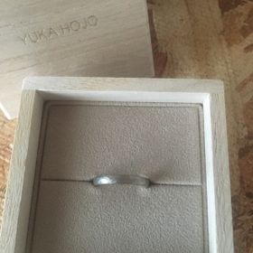 【YUKA HOJO(ユカホウジョウ)の口コミ】 最初は素材はプラチナと決めていましたが、この指輪の18KWGがとても良い色…
