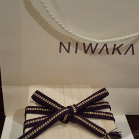 【俄(にわか)の口コミ】 色々なデザインを見ましたが、何歳になっても違和感なくつけられるシンプ…