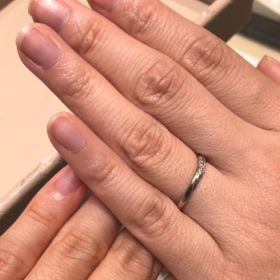 【A・D・A(エー・ディー・エー)の口コミ】 シンプルなデザインのリングなため、耐久性という面で信頼できますし、色…