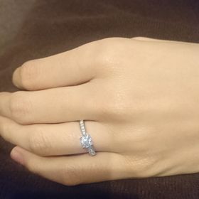 【銀座ダイヤモンドシライシの口コミ】 ティファニーと最後まで悩んでいましたが、同じ価格帯でダイヤモンドシラ…