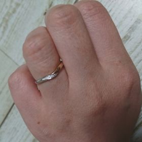 【nocur(ノクル)の口コミ】 耐久性に優れたリングであり、プラチナとピンクゴールドの質感や上品な装…