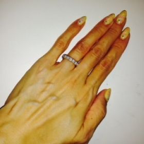 【ショパール(Chopard)の口コミ】 とてもシンプルでひっかかりのないデザインなので選びました。

指が細い…