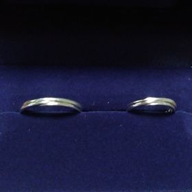 【銀座ダイヤモンドシライシの口コミ】 デザインがかわいかったのと、ペアで同じデザインにしてもらえる指輪がよ…