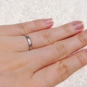 【ギンザタナカブライダル(GINZA TANAKA BRIDAL)の口コミ】 まず一番気に入ったのはシンプルなデザインです。女性用はワンポイントで…