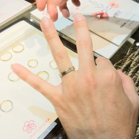 【杢目金屋(もくめがねや)の口コミ】 いくつか試着し、どれも特有の木目の様な模様が美しく、オーダーメイドな…