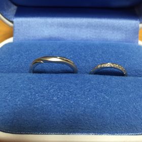 【銀座ダイヤモンドシライシの口コミ】 まず、自分たちに合った指輪がどんなものかわからなかったので、気に入っ…