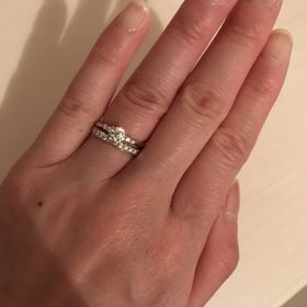 【4℃ BRIDAL(ヨンドシーブライダル)の口コミ】 ピュアプラチナで保証がしっかりしてたので決めました。
ダイヤが多めがよ…