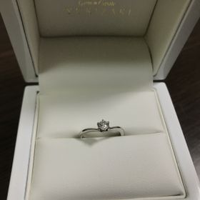【YUKIZAKI BRIDAL(ユキザキブライダル)の口コミ】 とても可愛い指輪でペアで買ってシンプルなデザインに一目惚れしました。…