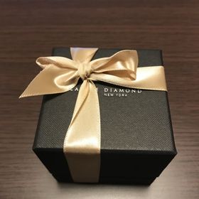 【ラザール ダイヤモンド(LAZARE DIAMOND)の口コミ】 自分の指の形に合う、地金のデザインと、ダイアモンドの品質の良さです。…