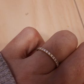 【AFRICA DIAMONDS(アフリカダイヤモンド)】の口コミ 価格とデザインは大変よく、つけたら素敵でした。値段もダイアモンドのサイ...