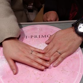 【アイプリモ(I-PRIMO)の口コミ】 美しさと華やかさを兼ね備えており、さらに指にしっくりくる感じで試着し…