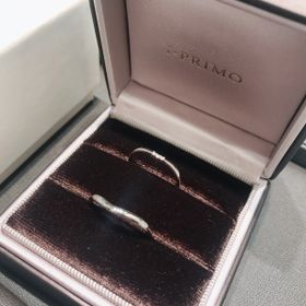 【アイプリモ(I-PRIMO)の口コミ】 一番最初に店員さんが机の上に出してくれた指輪たちの中に、この選んだ指…