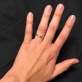 【STAR JEWELRY(スタージュエリー)の口コミ】 男性用はシンプルなデザインで、

つける場面を

選ばない点がなによりの…