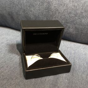 【エクセルコダイヤモンド(EXELCO DIAMOND)の口コミ】 当初シンプルなデザインを希望していましたが、試しにこの指輪をはめてみ…