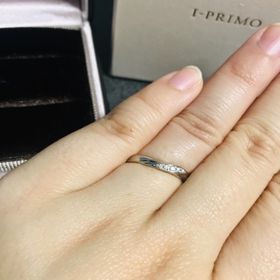 【アイプリモ(I-PRIMO)の口コミ】 デザインが指を綺麗に見せてくれてダイヤの数も変えられたのでとても良か…