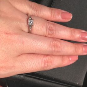 【エクセルコダイヤモンド(EXELCO DIAMOND)の口コミ】 シンプルですっきりとしたデザインですが、ダイヤモンドの輝きが一際上品…