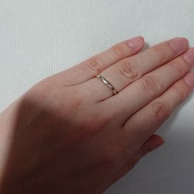 【俄(にわか)の口コミ】 色白ですがイエロー気味の肌なので、肌なじみの良く可愛らしさのあるピン…