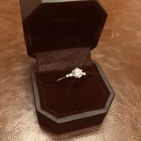 【アイプリモ(I-PRIMO)の口コミ】 シンプルだがダイヤが輝いていてきれいだったからです。
また手が大きいの…