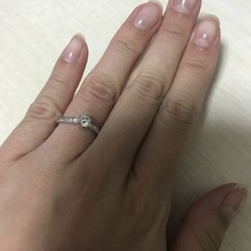 【銀座ダイヤモンドシライシの口コミ】 エタニティリングは流れるデザインで華やかさもあるところが気に入ってい…