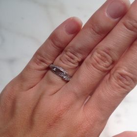 【AFFLUX(アフラックス)の口コミ】 波が重なり合うような、あまり見たことのなかったデザインに惹かれました…