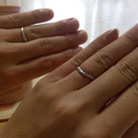 【エクセルコダイヤモンド(EXELCO DIAMOND)の口コミ】 【デザイン】
・女性用にダイアモンドが入っている
・なめらかな曲線があ…