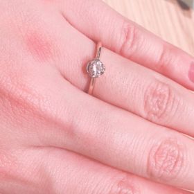 【Foulason(フレゾン)の口コミ】 ピンクゴールドの色合いが可愛らしいですし、シンプルなデザインなので上…