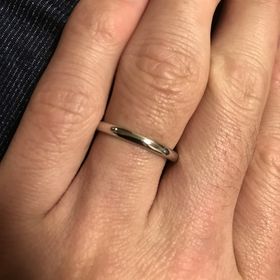 【銀座ダイヤモンドシライシの口コミ】 指輪をつけたときしっくりきたのが1番の決め手です。
奥さんの指輪もしっ…