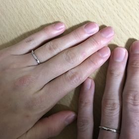 【アイプリモ(I-PRIMO)の口コミ】 デザインでは、男性は二本ラインが入っており、女性は二本ラインに中央に…