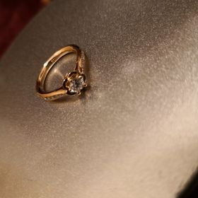 【シャネル(CHANEL)の口コミ】 人と被ることも少なく 可愛らしさ、上品さ ゴールとピンクの色味 全てが良…