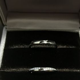 【アイプリモ(I-PRIMO)の口コミ】 デザインが気に入りました。初めはラインメレのウェーブ型で探していまし…