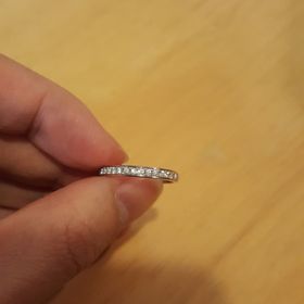 【アイプリモ(I-PRIMO)の口コミ】 ・レールがあるから、ハーフエタニティにしてはかっちりめ
・レールがある…