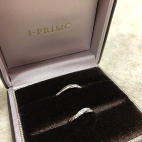 【アイプリモ(I-PRIMO)の口コミ】 なるべくシンプルなデザインで探していると、男性の指輪は全くデザインの…