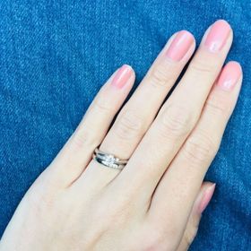 【アイプリモ(I-PRIMO)の口コミ】 彼からの婚約指輪がアイプリモで、デザインがとても気に入って重ね付けを…