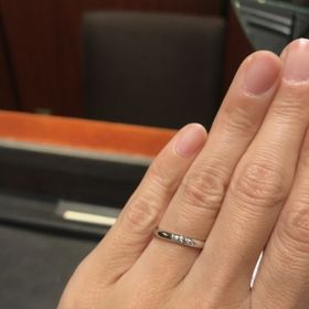 【ラザール ダイヤモンド(LAZARE DIAMOND)の口コミ】 シンプルなストレートの形を希望していて、ダイアが何石か入っているもの…