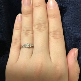 【銀座ダイヤモンドシライシの口コミ】 指輪のデザインが気に入りました。
ダイヤモンドの品ぞろえも良かったと思…