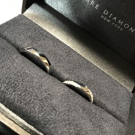 【ラザール ダイヤモンド(LAZARE DIAMOND)の口コミ】 適度な厚みがあり、安っぽいイメージなく、将来的に利用できる点が2人にと…