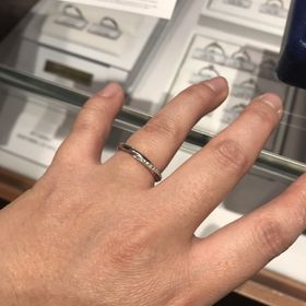 【銀座ダイヤモンドシライシの口コミ】 シライシの中で、スターリーとブーケを合わせた感じのリングでした。店員…