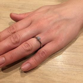 【エクセルコダイヤモンド(EXELCO DIAMOND)の口コミ】 稀少性の高いSTRONG BLUEのダイヤと、幸せの青い鳥をイメージした指輪のデ…