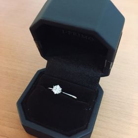 【アイプリモ(I-PRIMO)の口コミ】 シンプルな指輪が良かったのでアイプリモに決めました。店員の方の説明は…