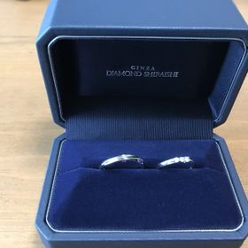 【銀座ダイヤモンドシライシの口コミ】 真ん中にダイヤの集まる埋め込みでないものを探しており、その希望に合っ…