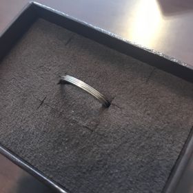 【agete(アガット)の口コミ】 婚約指輪と常に重ね付けしたかったので結婚指輪は主人とお揃いでダイヤな…