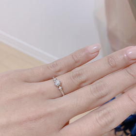 【Flowaves(フロウェーブス)の口コミ】 あまりダイヤが主張しないリングを探していて、色々試着したところ、メレ…