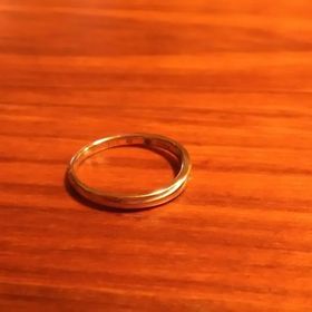 【銀座ダイヤモンドシライシの口コミ】 ほそみでカーブの入ったモノが良かったのでそれにあったのを店員さんが素…