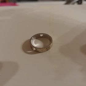 【グッチ(GUCCI)の口コミ】 シンプルで毎日つけていられるものがよかったから。ただの輪っかではワン…