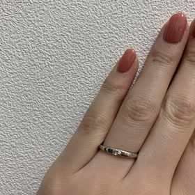 【Galopine & Galopin(ガロピーネガロパン)の口コミ】 ダイヤ2石の可愛いシンプルデザインで年を重ねても長く着けていられるとお…