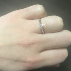 【ティファニー(Tiffany & Co.)の口コミ】 婚約指輪を一緒に買いに行きました。
婚約指輪なのでやはりダイヤがついて…