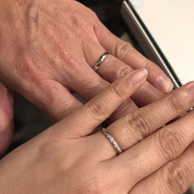 【ラザール ダイヤモンド(LAZARE DIAMOND)の口コミ】 ダイヤの質、輝き、デザインとプラチナの輝きが決めてです。
他のお店でも…