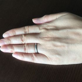 【ティファニー(Tiffany & Co.)の口コミ】 手が大きいのである程度太さのあるミル打ちの指輪を探していました。検討…